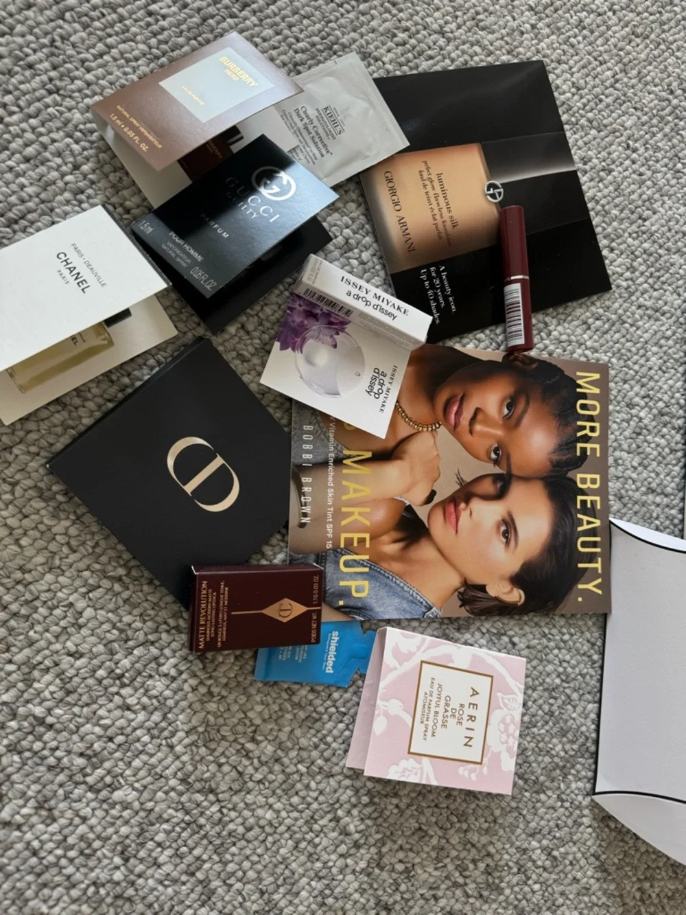 NEW! CHANEL Empty GIFT BOX 8.5X8.5X4 Chanel Cosmetic Sample Pillow Pack, Ribbon